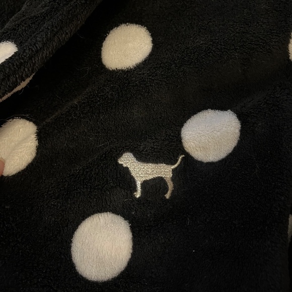 🎉HOST PICK🎉PINK Victoria's Secret Polka Dot Robe - Picture 2 of 5